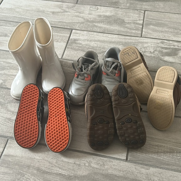 Shoes size 8 and 8 1/2 - Picture 2 of 13